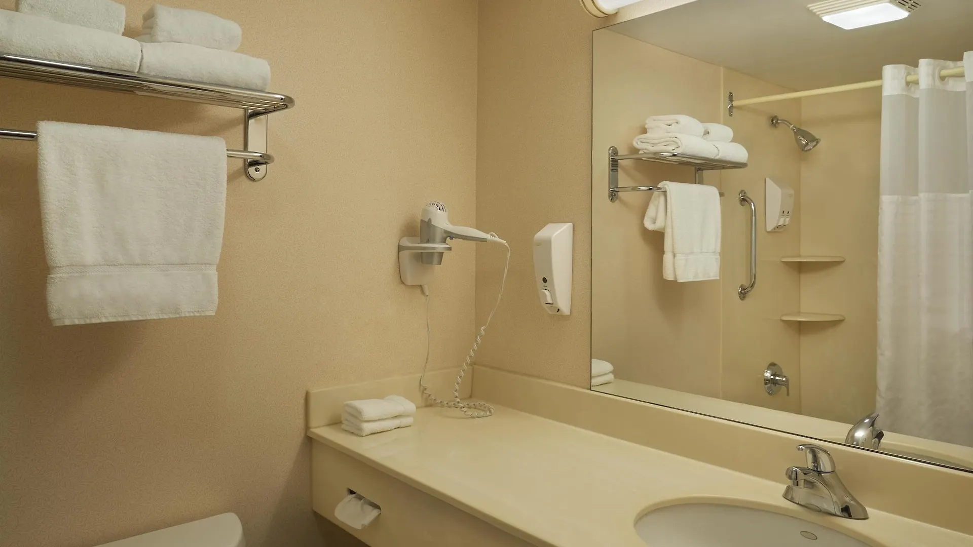 *** Hotel Spark By Hilton Toronto Airport Canada