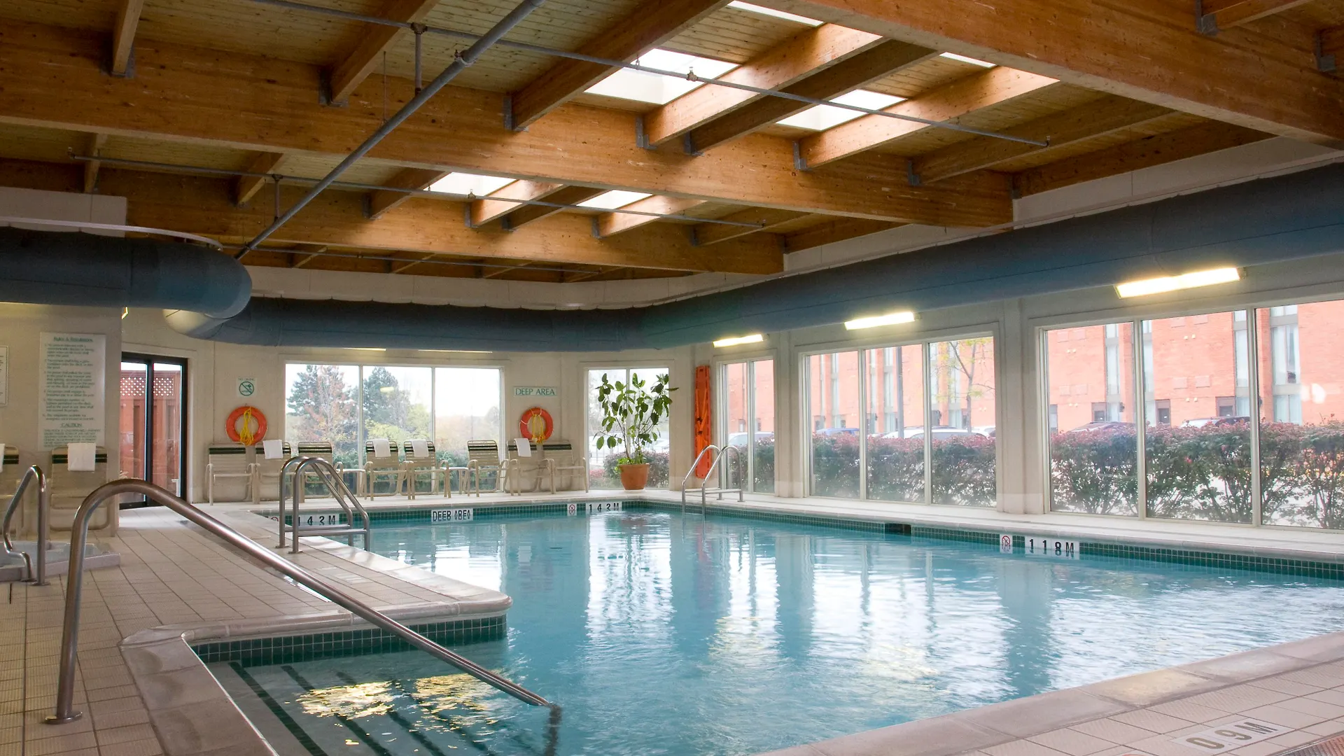 Spark By Hilton Toronto Airport 3*,