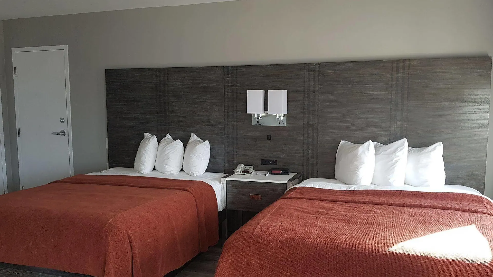 Hotel Spark By Hilton Toronto Airport